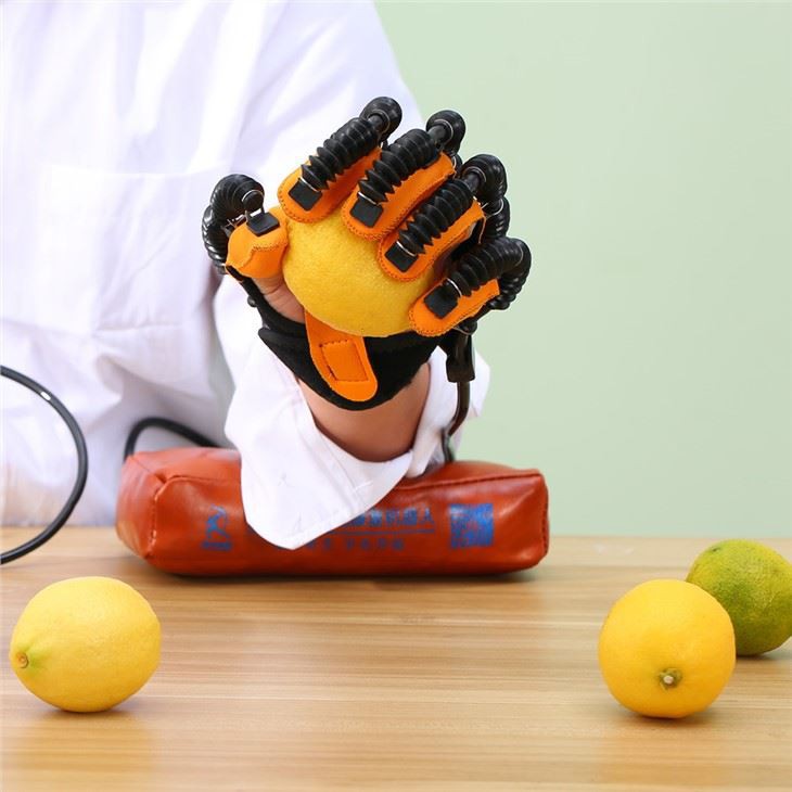 Ruční robotické rehabilitační zařízení pro obnovu dysfunkce