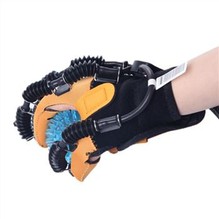 Exoskeleton pro ruční ochrnutí prstu pro ochrnuté